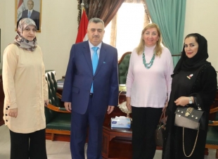 استقبل السفير عمر البرزنجي في مقر السفارة الدكتورة شذى فرج والكاتبة القطرية مها احمد لبحث سبل التعاون في المجالات الفنية والادبية